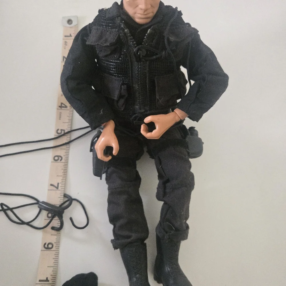 SWAT ACTION FIGURE - Picture 3 of 8